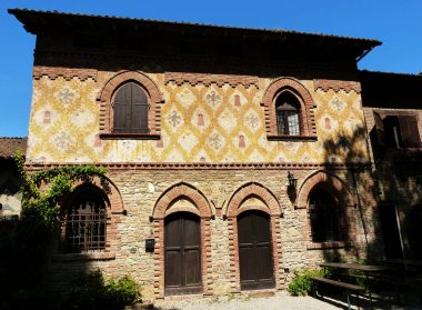 Grazzano Visconti, bir ortaçağ köyü inşası ücretsiz giriş, il Piacenza, İtalya 