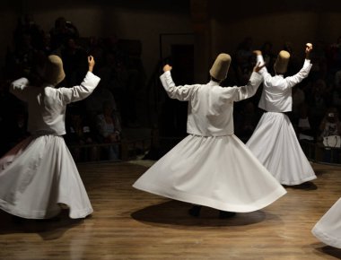 Dönen Dervişler gösterisi, sufi müziği, kapadokya, hindi