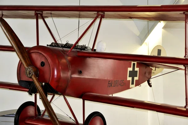 Red Baron uçağının üç uçağının kopyası: Fokker Dr I, Münih, Almanya  