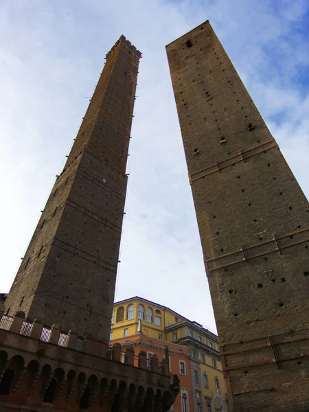 ボローニャの主要な中世の塔 アシネッリとガリゼンダ イタリア — ストック写真