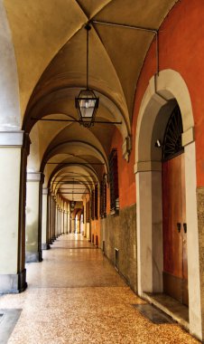 Bologna, İtalya'daki ünlü sokak pasajları