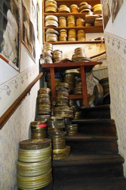 Film kumsalarında saklanan eski filmler, eski sinema konsepti 