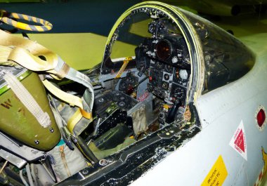 Vietnam Savaşı'nın Amerikan jeti F-4 Phantom'un kokpitinin yakın çekimi. Londra, İngiltere 
