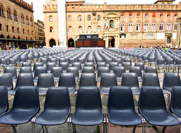 Utomhusbio Vit Filmduk Tomma Stolar Piazza Maggiore Bologna Italien — Stockfoto