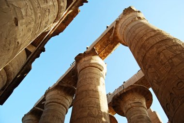 Karnak tapınağının kabartmaları ve sütunları, Mısır