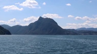  Yazın Lugano Gölü'nde navigasyon, video. Lugano, Ticino kanton, İsviçre