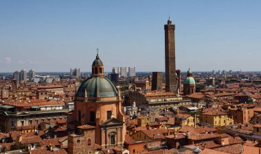 Bologna eski ortaçağ şehir merkezinin panoramik görünümü. San Petronio'nun panoramik terasından şehir manzarası. Bologna, Emilia-Romagna, İtalya.