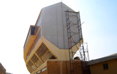 Kahire / Mısır, Giza - 7 Mayıs 2008. Eski Mısır Güneş Teknesi. Khufu güneş gemisi
