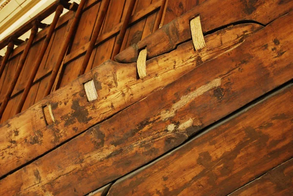 Kahire / Mısır, Giza - 7 Mayıs 2008. Eski Mısır Güneş Teknesi. Khufu güneş gemisi