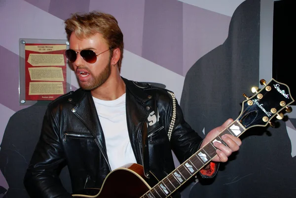 Amsterdam, Hollanda - 15 Ağustos 2010: Madame Tussauds balmumu müzesi: George Michael