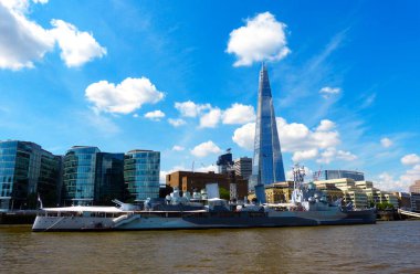 Londra / İngiltere, İngiltere - 29 Haziran 2014: Yeni Shard gökdeleni ile Londra'da Skyline. 