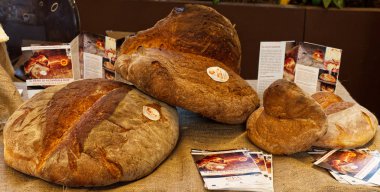 Bologna / İtalya - 30 Ağustos 2019: Fico Eataly World. Altamura İtalyan Taze Ekmek 