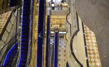 Shangai / Çin - 6 Haziran 2017: Global Mall, 480.000 m2 taban alanına sahip Shangai'de büyük bir alışveriş merkezi. 