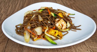 Karışık deniz ürünleri ve yumurta ile kızarmış udon erişte karıştırın Bowl. Asya geleneksel gıda: Yaki Soba Tori