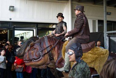 Bologna Mineral Show İtalya'da mineraller ve fosillerin en önemli sergisibiridir. Pazar yeri, canlı deneyler, T-Rex gösterisi gibi çocuklar için eğlenceli. 