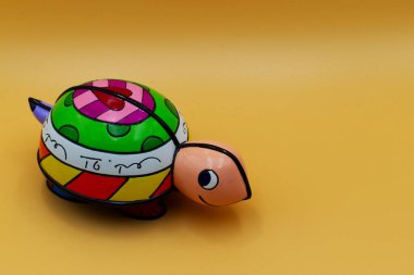 Bologna / İtalya - 18 Eylül 2019: Britto Tara Turtle modeli açık arka planda 