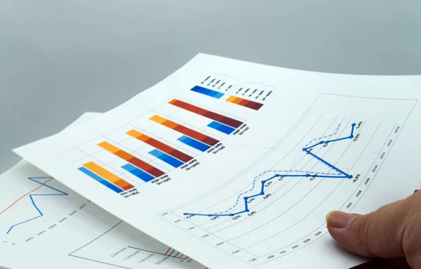 Análisis Gráficos Datos Financieros Sobre Fondo Blanco — Foto de Stock