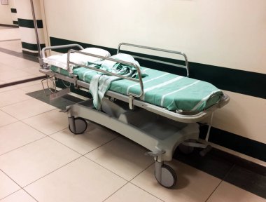 İlk yardım için tıbbi acil durum yatağı