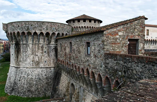 고대에는 이탈리아의 사라자나에 요새들 처음으로 세워졌습니다 로렌초 1488 재건축 — 스톡 사진