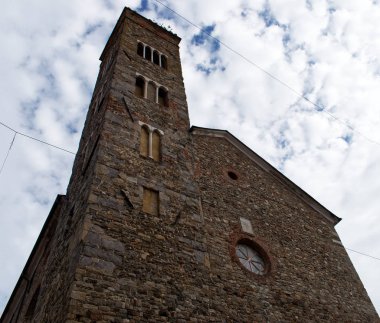 Pieve di Sant 'Andrea, İtalya, Sarzana' daki ortaçağ Katolik Kilisesi.