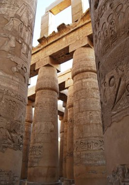 Antik sütun, Karnak Tapınağı 'nda dikilitaş ve sütun. Mısır
