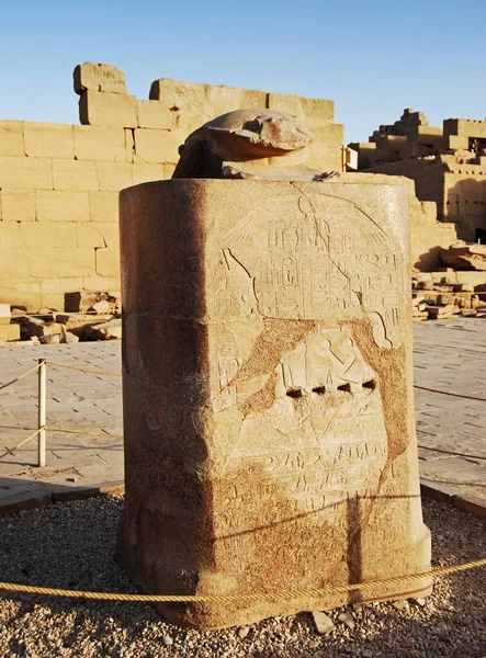 Antigua Estatua Del Escarabajo Templo Karnak Egipto Símbolo Buena Suerte — Foto de Stock