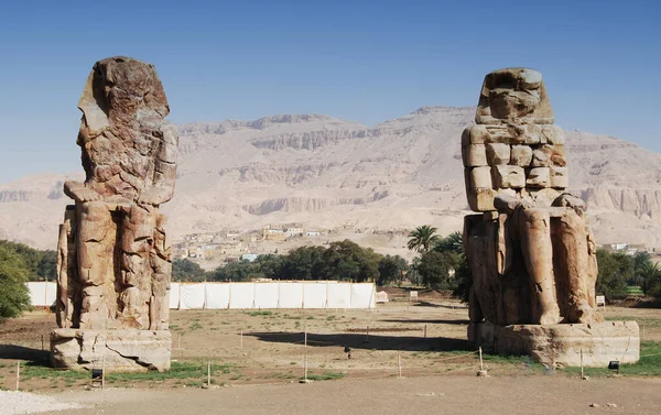 Coloso Memnon Luxor Grandes Estatuas Cerca Del Valle Los Reyes — Foto de Stock