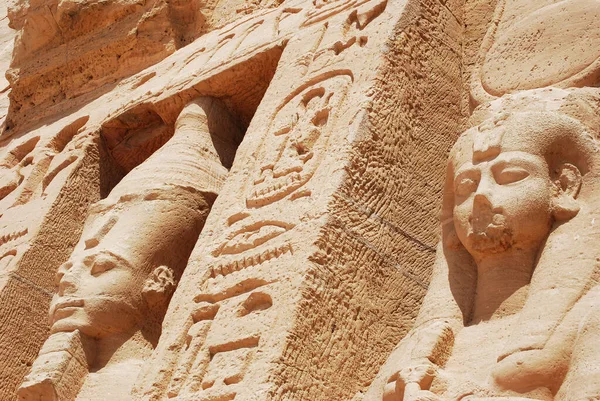 Ősi Szobrok Hieroglifák Abu Simbel Templomban Egyiptom — Stock Fotó