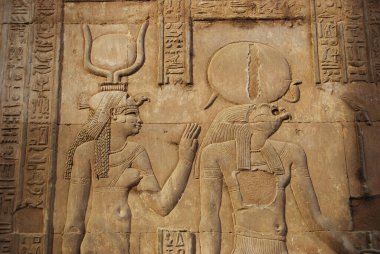 Kom Ombo tapınağında antik sütun ve hiyeroglif. Mısır
