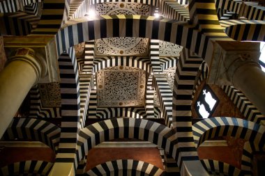 Rocchetta Mattei. Grizzana Morandi, Bolonya, İtalya. Özel kilisenin tavanı..