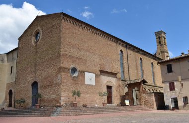 San Gimignano / Siena, Toskana, İtalya - 6 Ağustos 2020: Chiesa di Sant 'Agostino (Aziz Augustine Kilisesi)