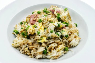 Beyaz tabakta doğu kantonuna ait pirinç 