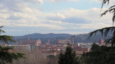 İtalya 'nın Bologna şehrinin panorama manzarası. İtalyan manzarası