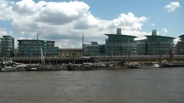 Ταξιδεύοντας Στον Ποταμό Τάμεση Από Λονδίνο Στο Γκρίνουιτς — Αρχείο Βίντεο