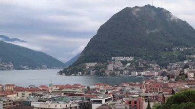  Lugano Gölü 'nde peyzaj ve navigasyon. Ticino Canton, İsviçre