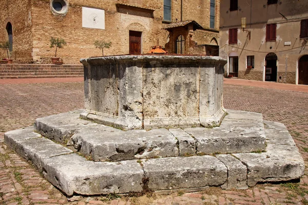 Ancient medieval well in a square of San Gimignano. Italy