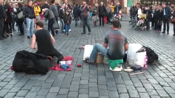 Percussionistas Bateria Tocam Praça Principal Praga República Checa — Vídeo de Stock