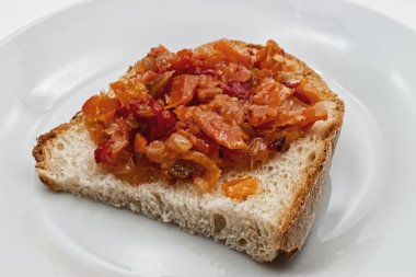 Biber salatası, zeytinyağı ve biber. Geleneksel İtalyan aperatifi 