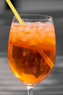 Buzlu portakal kokteyli yaz içeceği.