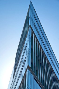 Hamburg 'daki kentte akut bir üçgen ofis binası.