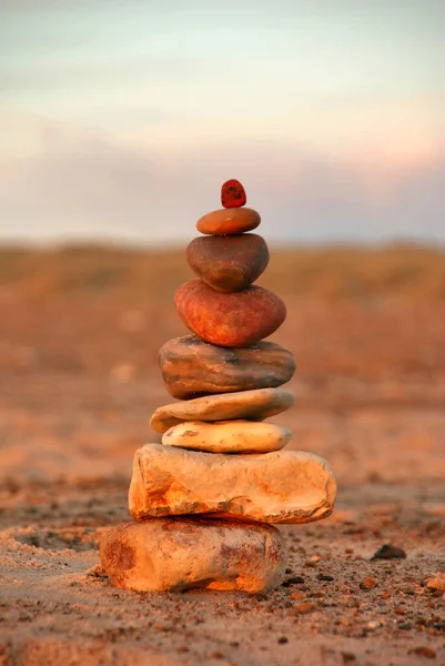 Nahaufnahme Eines Steinturms Strand Der Abendsonne — Stockfoto