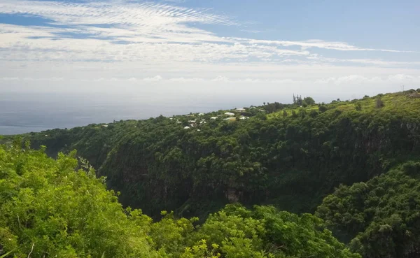 Vista panorâmica da costa e da montanha na Ilha da Reunião — Fotografia de Stock
