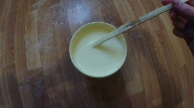 Karıştırıcı açık sarı boya