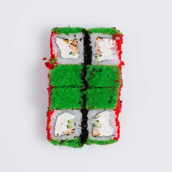 Sushi Rolki Cięte Białym Tle Izolowane — Zdjęcie stockowe