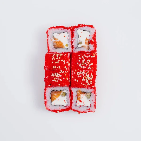 Sushi Rollos Cortan Sobre Fondo Blanco Aislado —  Fotos de Stock