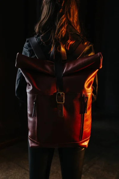 Plecak Modelu Młoda Dziewczyna — Zdjęcie stockowe