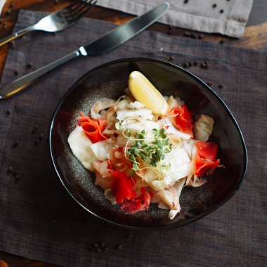 Taze Lahana ve Zencefil Salatası