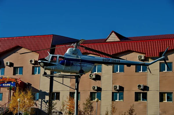 Helicóptero em um pedestal — Fotografia de Stock
