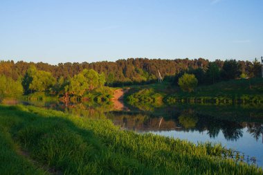 Moskova Nehri bahar gün batımında. Rusya.