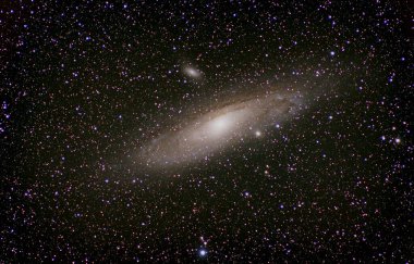 Andromeda gökadası (veya M 31, NGC 224, Andromeda nebulası), Sb tipi bir sarmal gökada. Samanyoluna en yakın galaksi. Andromeda takımyıldızında yer almaktadır ve 2,52 milyon SV uzaklıktadır. yıl